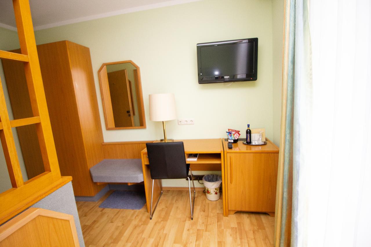 Hotel Am Wald Ottobrunn Kültér fotó